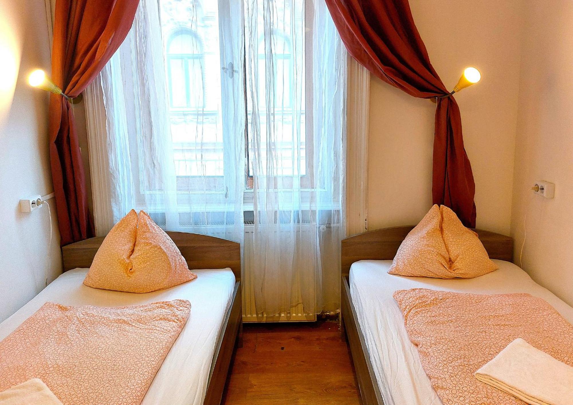 Hostal Goodmo Smart *